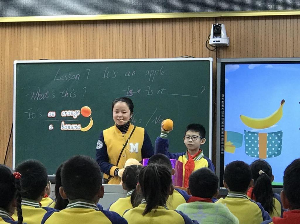 校外教师上三年级英语课